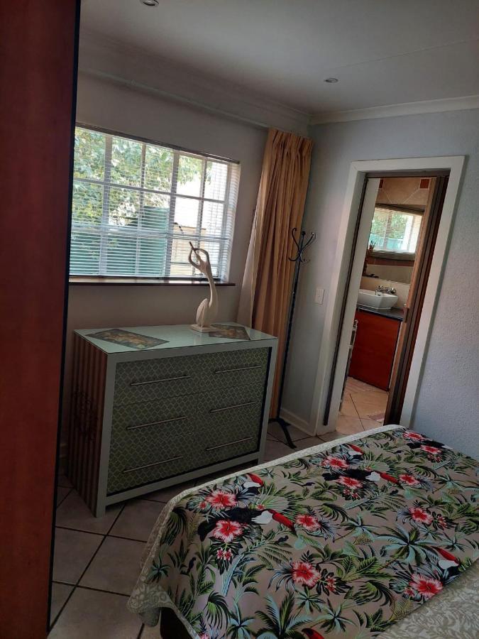 Sleep Eezy Cottages Benoni Bagian luar foto